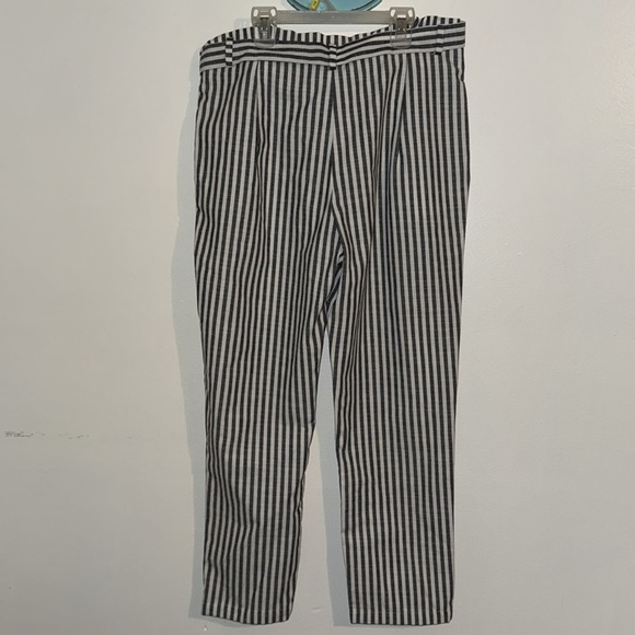 Love Tree Black and White Striped Cropped Pants - Picture 4 of 6